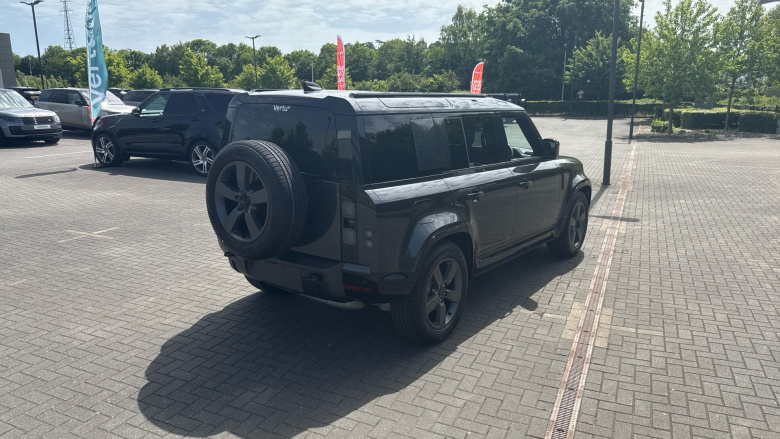 Land Rover Defender 3.0 D250 X-Dynamic SE 110 5dr Auto Diesel Estate